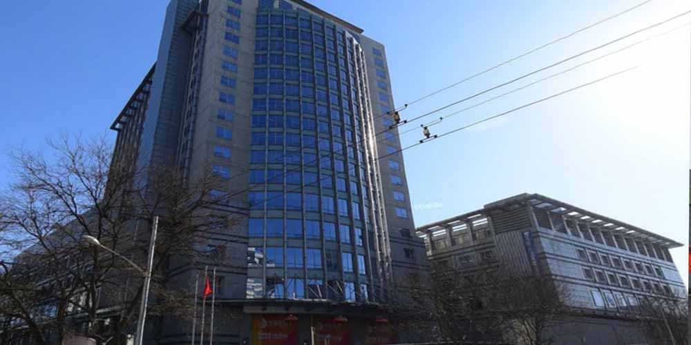 北矿磁材科技用蜜桃成人网色情气流筛解决磁性材料的精度、细度及环境污染问题